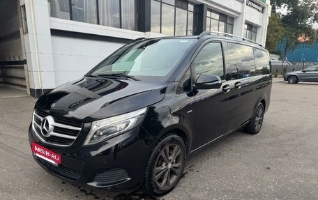 Mercedes-Benz V-Класс, 2017 год, 3 780 000 рублей, 2 фотография