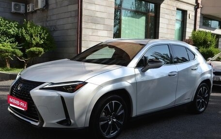 Lexus UX I, 2022 год, 5 600 000 рублей, 4 фотография