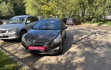 Hyundai Solaris II рестайлинг, 2015 год, 730 000 рублей, 2 фотография