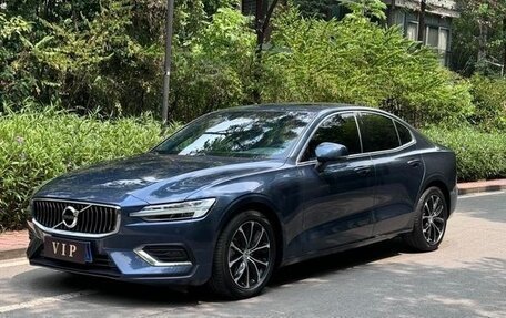 Volvo S60 III, 2021 год, 1 950 000 рублей, 2 фотография