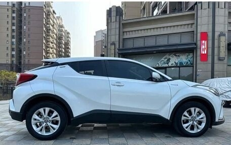 Toyota C-HR I рестайлинг, 2021 год, 1 310 000 рублей, 4 фотография
