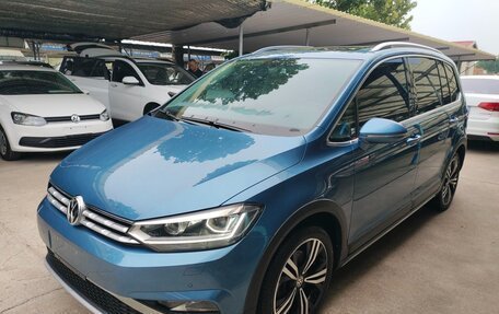 Volkswagen Touran III, 2020 год, 1 620 000 рублей, 3 фотография