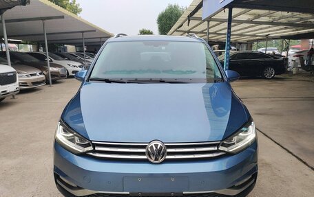 Volkswagen Touran III, 2020 год, 1 620 000 рублей, 2 фотография