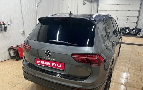 Volkswagen Tiguan II, 2021 год, 2 490 000 рублей, 3 фотография