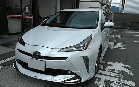 Toyota Prius IV XW50, 2021 год, 1 608 000 рублей, 2 фотография
