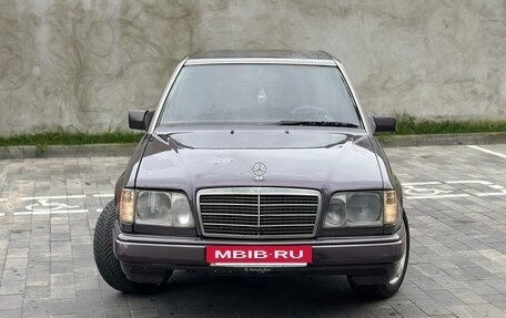 Mercedes-Benz E-Класс, 1993 год, 170 000 рублей, 2 фотография