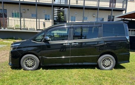 Toyota Voxy III, 2020 год, 1 786 000 рублей, 4 фотография