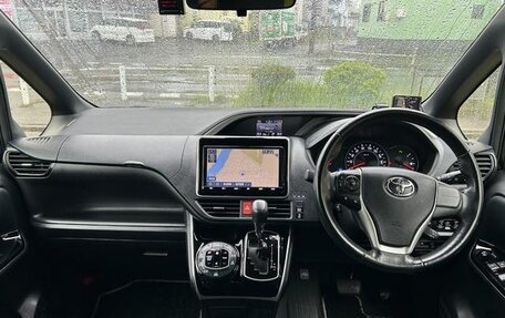 Toyota Voxy III, 2020 год, 1 786 000 рублей, 9 фотография