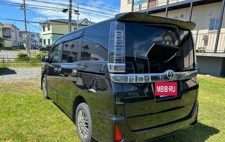 Toyota Voxy III, 2020 год, 1 786 000 рублей, 5 фотография