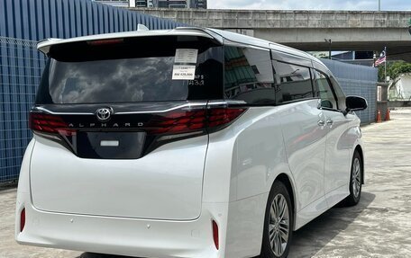 Toyota Alphard, 2024 год, 6 300 000 рублей, 2 фотография