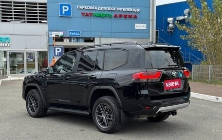 Toyota Land Cruiser, 2023 год, 10 700 000 рублей, 3 фотография