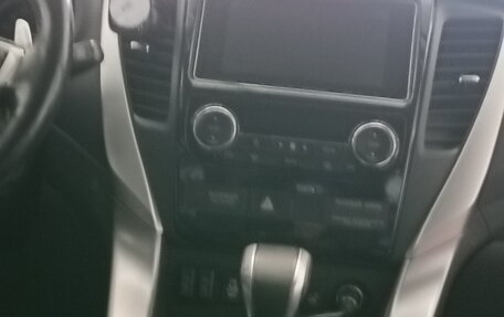 Mitsubishi Pajero Sport III рестайлинг, 2017 год, 2 900 000 рублей, 2 фотография