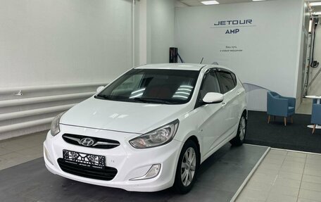 Hyundai Solaris II рестайлинг, 2011 год, 780 000 рублей, 2 фотография