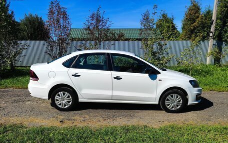 Volkswagen Polo VI (EU Market), 2018 год, 900 000 рублей, 2 фотография