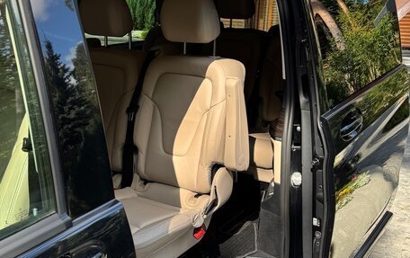 Mercedes-Benz V-Класс, 2019 год, 4 000 000 рублей, 2 фотография