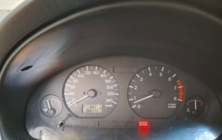 Mitsubishi Carisma I, 2003 год, 200 000 рублей, 4 фотография