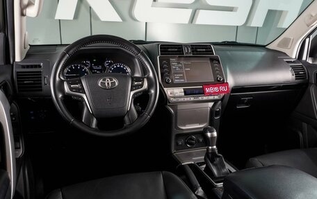 Toyota Land Cruiser Prado 150 рестайлинг 2, 2022 год, 5 999 000 рублей, 6 фотография