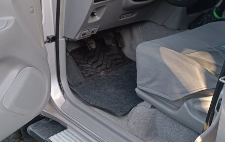 Toyota Land Cruiser 100 рестайлинг 2, 2003 год, 2 870 000 рублей, 6 фотография