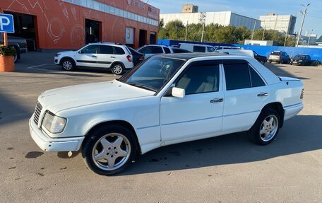 Mercedes-Benz E-Класс, 1994 год, 180 000 рублей, 2 фотография
