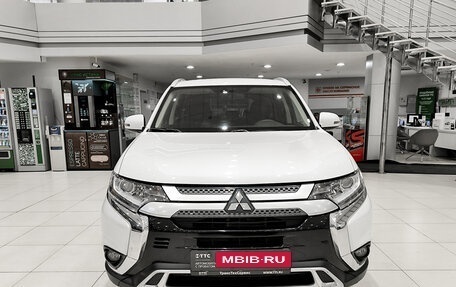 Mitsubishi Outlander III рестайлинг 3, 2019 год, 2 499 000 рублей, 2 фотография