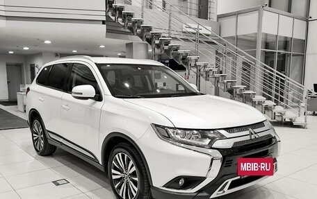 Mitsubishi Outlander III рестайлинг 3, 2019 год, 2 499 000 рублей, 3 фотография