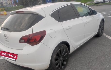 Opel Astra J, 2012 год, 650 000 рублей, 2 фотография