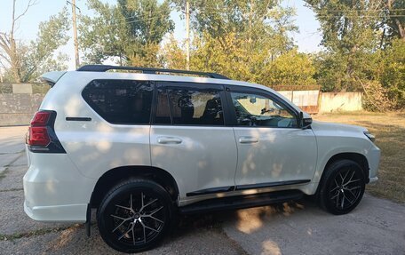 Toyota Land Cruiser Prado 150 рестайлинг 2, 2022 год, 6 900 000 рублей, 7 фотография