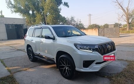 Toyota Land Cruiser Prado 150 рестайлинг 2, 2022 год, 6 900 000 рублей, 3 фотография