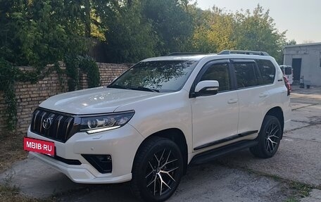 Toyota Land Cruiser Prado 150 рестайлинг 2, 2022 год, 6 900 000 рублей, 2 фотография