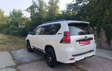 Toyota Land Cruiser Prado 150 рестайлинг 2, 2022 год, 6 900 000 рублей, 8 фотография