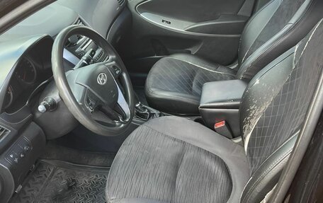 Hyundai Solaris II рестайлинг, 2015 год, 500 000 рублей, 5 фотография