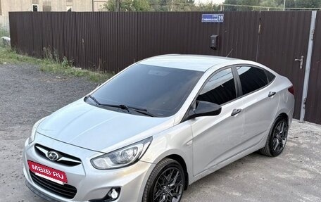 Hyundai Solaris II рестайлинг, 2013 год, 770 000 рублей, 3 фотография