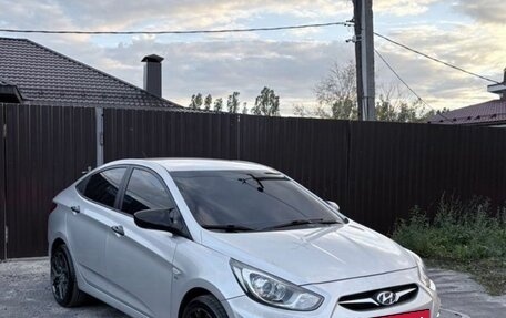 Hyundai Solaris II рестайлинг, 2013 год, 770 000 рублей, 2 фотография