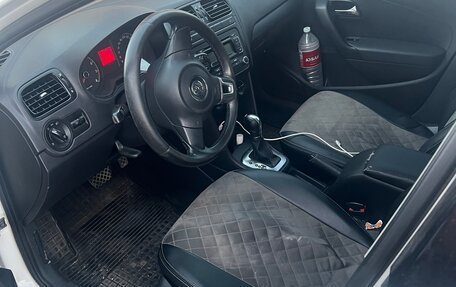 Volkswagen Polo VI (EU Market), 2011 год, 690 000 рублей, 2 фотография