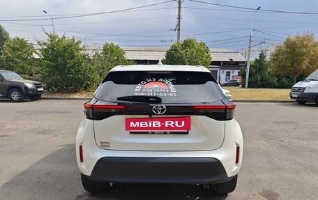 Toyota Yaris Cross, 2021 год, 2 350 000 рублей, 4 фотография