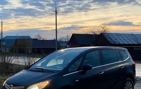 Opel Zafira C рестайлинг, 2012 год, 695 000 рублей, 4 фотография