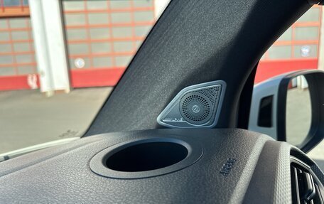 Volkswagen Multivan T6 рестайлинг, 2020 год, 6 500 000 рублей, 7 фотография
