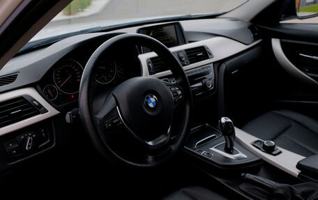 BMW 3 серия, 2017 год, 2 085 500 рублей, 14 фотография