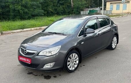 Opel Astra J, 2011 год, 670 000 рублей, 1 фотография