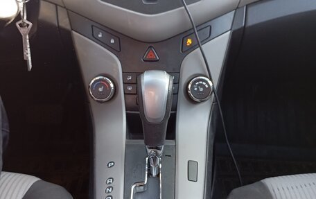 Chevrolet Cruze II, 2011 год, 790 000 рублей, 3 фотография