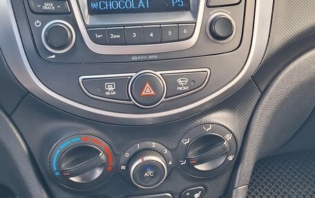 Hyundai Solaris II рестайлинг, 2015 год, 1 100 000 рублей, 2 фотография