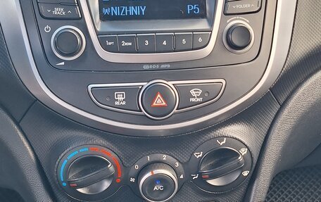 Hyundai Solaris II рестайлинг, 2015 год, 1 100 000 рублей, 4 фотография