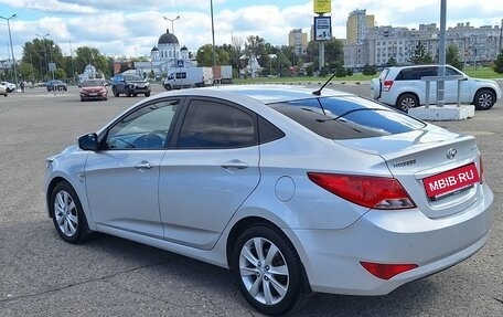 Hyundai Solaris II рестайлинг, 2015 год, 1 100 000 рублей, 20 фотография