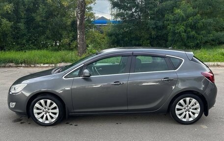 Opel Astra J, 2011 год, 670 000 рублей, 2 фотография