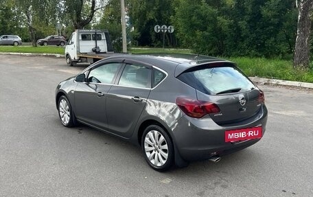 Opel Astra J, 2011 год, 670 000 рублей, 3 фотография