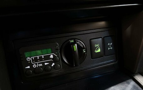 Toyota Land Cruiser Prado 150 рестайлинг 2, 2011 год, 2 349 000 рублей, 16 фотография