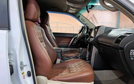 Toyota Land Cruiser Prado 150 рестайлинг 2, 2011 год, 2 349 000 рублей, 12 фотография