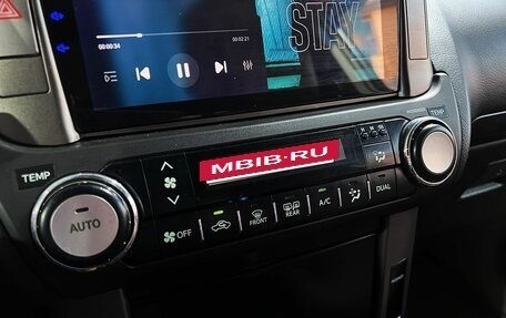 Toyota Land Cruiser Prado 150 рестайлинг 2, 2011 год, 2 349 000 рублей, 15 фотография