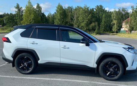 Toyota RAV4, 2021 год, 4 250 000 рублей, 3 фотография