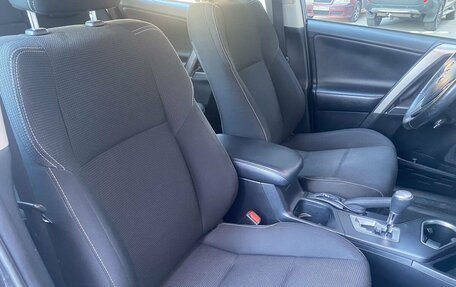 Toyota RAV4, 2018 год, 1 939 000 рублей, 13 фотография